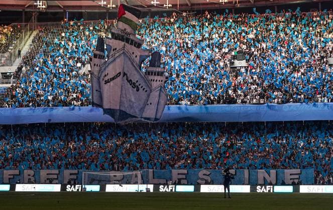 Besiktas v Fenerbahce - Turkish Super Lig ISTANBUL, TURKIYE - NOVEMBER 02: Fans of Besiktas unfurl a lager banner to show solidarity with Palestine ahead of the Turkish Super Lig week 11 football match between Besiktas and Fenerbahce at Tupras Stadium in Istanbul, Turkiye on November 02, 2025. Salih Zeki Fazlioglu Anadolu Istanbul Turkey. Editorial use only. Please get in touch for any other usage.  Copyright: x2025xAnadoluxSalihxZekixFazlioglux