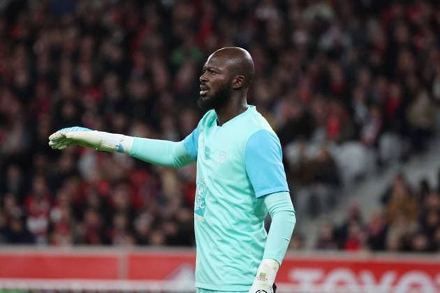 FOOTBALL : LOSC Lille vs Angers - Ligue 1 J11 - 02 11 2025 HervÃ KOFFI (Angers SCO) lors du match LOSC Lille vs Angers, Ligue 1 J11, Decathlon Arena stade Pierre Mauroy, le 2 novembre 2025 - photo Laurent Sanson PsnewZ  Copyright: xLaurentxSANSONx xPsnewZx