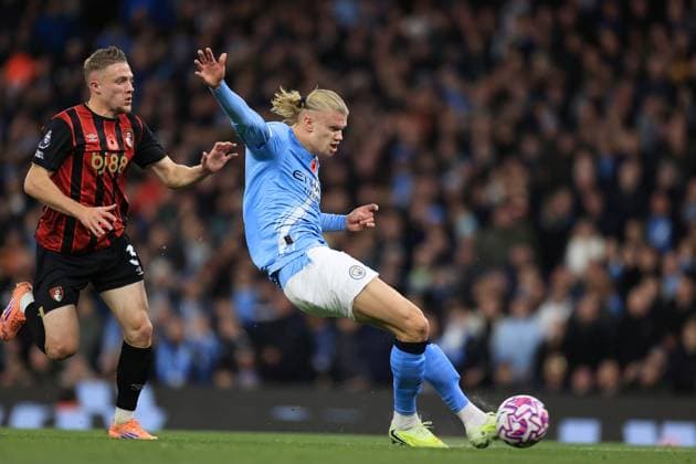 Football - Premier League - Manchester City v Bournemouth 2nd November 2025 - Premier League - Manchester City v Bournemouth - Erling Haaland of Manchester City scores their 1st goal under pressure from Adrien Truffert of Bournemouth - Photo: Simon Stacpoole Offside. Manchester UK Copyright: xSimonxStacpoolexOffside