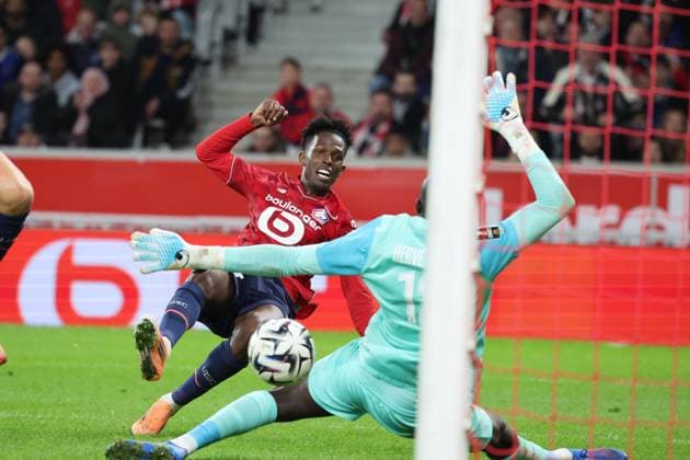FOOTBALL : LOSC Lille vs Angers - Ligue 1 J11 - 02 11 2025 But du LOSC de FÃ lix CORREIA (LOSC Lille) lors du match LOSC Lille vs Angers, Ligue 1 J11, Decathlon Arena stade Pierre Mauroy, le 2 novembre 2025 - photo Laurent Sanson PsnewZ  Copyright: xLaurentxSANSONx xPsnewZx