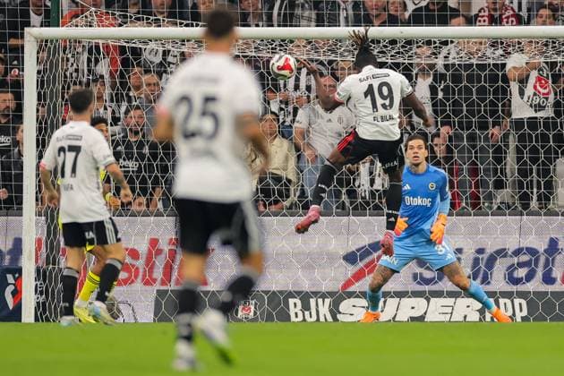 2025-11-02 Besiktas JK v Fenerbahce SK - Trendyol Super Lig ISTANBUL, TURKEY - NOVEMBER 2: El Bilal Toure of Besiktas JK scores the team s first goal during the Trendyol Super Lig match between Besiktas JK and Fenerbahce SK at Tupras Stadium on November 2, 2025 in Istanbul, Turkey. (Photo by BSR Agency) Istanbul Turkey Content not available for redistribution in The Netherlands directly or indirectly through any third parties. Copyright: xBSRxAgencyx
