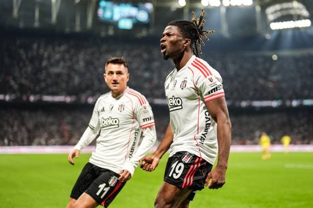 Besiktas v Fenerbahce - Turkish Super Lig ISTANBUL, TURKIYE - NOVEMBER 02: El Bilal Toure (19) of Besiktas celebrates after scoring a goal during the Turkish Super Lig week 11 football match between Besiktas and Fenerbahce at Tupras Stadium in Istanbul, Turkiye on November 02, 2025. Hakan Akgun Anadolu Istanbul Turkey. Editorial use only. Please get in touch for any other usage.  Copyright: x2025xAnadoluxHakanxAkgunx