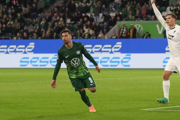 02.11.2025, xgox, Fussball 1. Bundesliga, VfL Wolfsburg - TSG 1899 Hoffenheim emspor, v.l. Mohammed Amoura (Wolfsburg, 9) Jubel, Torjubel, jubelt ueber das Tor, celebrate the goal, celebration (DFL DFB REGULATIONS PROHIBIT ANY USE OF PHOTOGRAPHS as IMAGE SEQUENCES and or QUASI-VIDEO) Wolfsburg