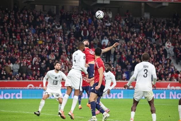 FOOTBALL : LOSC Lille vs Angers - Ligue 1 J11 - 02 11 2025 TÃªte de Olivier GIROUD (LOSC Lille) lors du match LOSC Lille vs Angers, Ligue 1 J11, Decathlon Arena stade Pierre Mauroy, le 2 novembre 2025 - photo Laurent Sanson PsnewZ  Copyright: xLaurentxSANSONx xPsnewZx