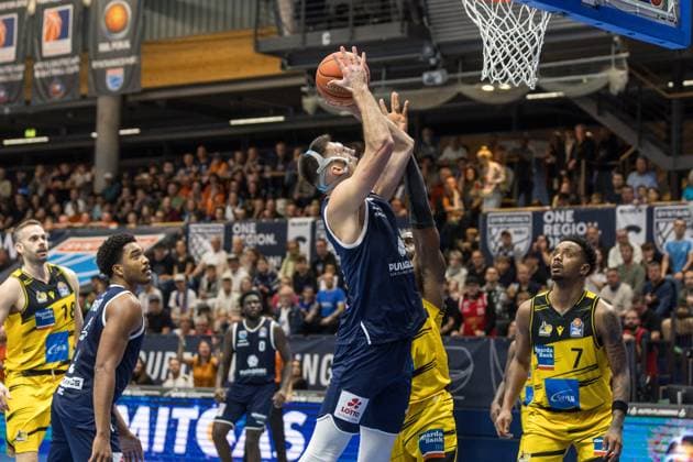 GER, easy-Credit Basketball-Bundesliga, Syntainics MBC - MHP Riesen Ludwigsburg. 02.11.2025, Stadthalle, Weißenfels, GER, easy-Credit Basketball-Bundesliga, Syntainics MBC - MHP Riesen Ludwigsburg. Jure Planinic (Syntainics MBC, 44) Â Foto Alexander Trienitz Weißenfels Stadthalle Sachsen-Anhalt Deutschland