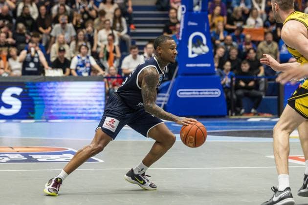 GER, easy-Credit Basketball-Bundesliga, Syntainics MBC - MHP Riesen Ludwigsburg. 02.11.2025, Stadthalle, Weißenfels, GER, easy-Credit Basketball-Bundesliga, Syntainics MBC - MHP Riesen Ludwigsburg. Charles Callison (Syntainics MBC, 23) Â Foto Alexander Trienitz Weißenfels Stadthalle Sachsen-Anhalt Deutschland