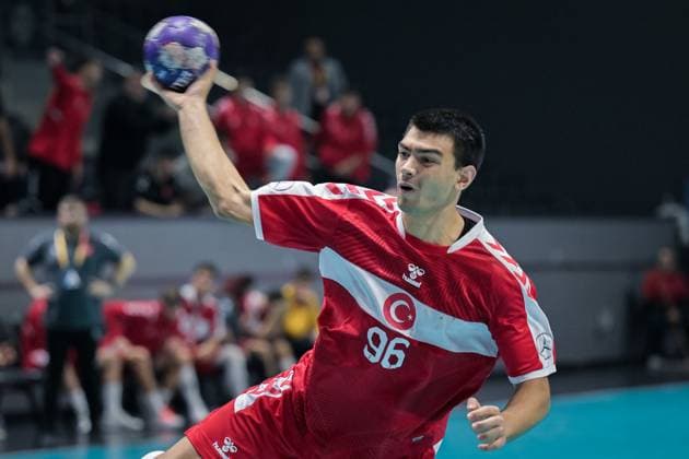 Romania v Turkiye - European Handball Championship Qualifiers ANKARA, TURKIYE - NOVEMBER 02: Mete Simsek (96) of Turkiye in action during the Men s U-18 European Handball Championship Qualification Group A match between Romania and Turkiye at Prof. Dr. Yasar Sevim Handball Hall in Ankara, Turkiye on November 02, 2025. Mustafa Hatipoglu Anadolu Ankara Turkey. Editorial use only. Please get in touch for any other usage.  Copyright: x2025xAnadoluxMustafaxHatipoglux