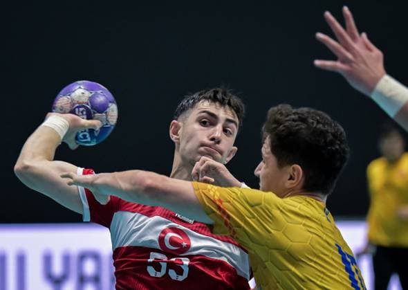 Romania v Turkiye - European Handball Championship Qualifiers ANKARA, TURKIYE - NOVEMBER 02: Taner Onusta (53) of Turkiye in action during the Men s U-18 European Handball Championship Qualification Group A match between Romania and Turkiye at Prof. Dr. Yasar Sevim Handball Hall in Ankara, Turkiye on November 02, 2025. Mustafa Hatipoglu Anadolu Ankara Turkey. Editorial use only. Please get in touch for any other usage.  Copyright: x2025xAnadoluxMustafaxHatipoglux
