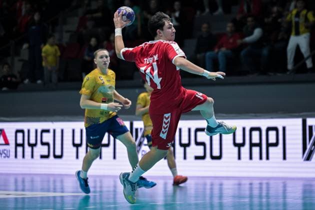 Romania v Turkiye - European Handball Championship Qualifiers ANKARA, TURKIYE - NOVEMBER 02: Emirhan Uyman (14) of Turkiye in action during the Men s U-18 European Handball Championship Qualification Group A match between Romania and Turkiye at Prof. Dr. Yasar Sevim Handball Hall in Ankara, Turkiye on November 02, 2025. Mustafa Hatipoglu Anadolu Ankara Turkey. Editorial use only. Please get in touch for any other usage.  Copyright: x2025xAnadoluxMustafaxHatipoglux
