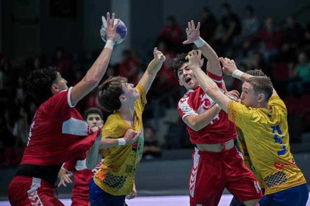 Romania v Turkiye - European Handball Championship Qualifiers ANKARA, TURKIYE - NOVEMBER 02: Emirhan Uyman (2nd R) of Turkiye in action during the Men s U-18 European Handball Championship Qualification Group A match between Romania and Turkiye at Prof. Dr. Yasar Sevim Handball Hall in Ankara, Turkiye on November 02, 2025. Mustafa Hatipoglu Anadolu Ankara Turkey. Editorial use only. Please get in touch for any other usage.  Copyright: x2025xAnadoluxMustafaxHatipoglux