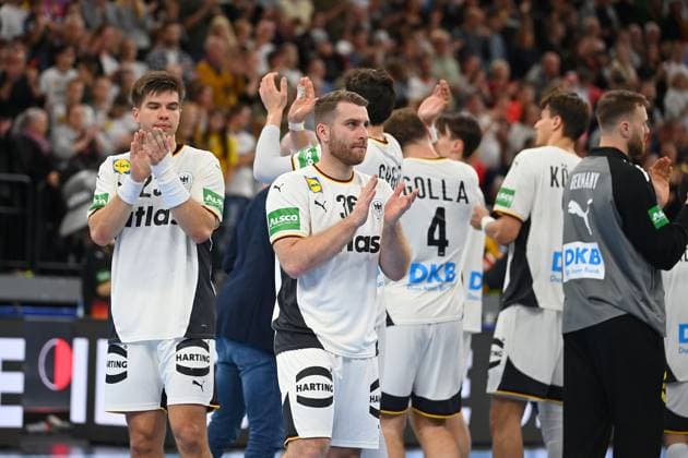 v.li:Renars USCINS (GER), Lukas MERTENS (GER), Spieler nach Spielende. Handball Laenderspiel Deutschland (GER) - Island (ISL) 29-31 am 02.11.2025 SAP GARDEN Â