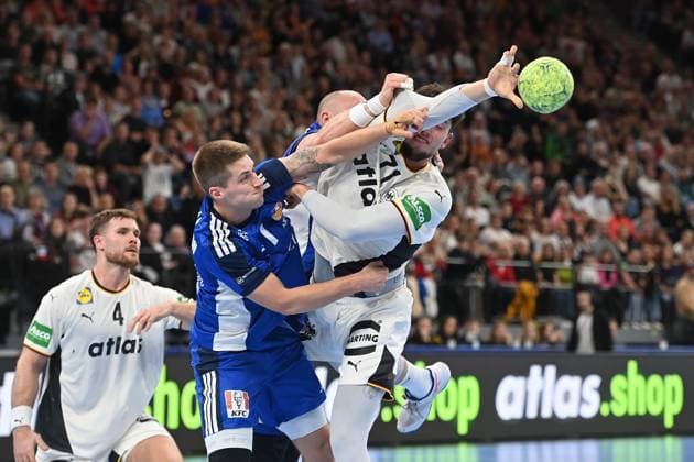 Marco GRGIC (GER), Aktion,Zweikampf. Handball Laenderspiel Deutschland (GER) - Island (ISL) 29-31 am 02.11.2025 SAP GARDEN