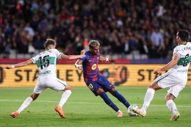 November 2, 2025, Barcelona, Barcelona, SPAIN: Lamine Yamal of FC Barcelona, Barca in action during the Spanish league, La Liga EA Sports, football match played between FC Barcelona and Elche CF at Estadi Olimpic Lluis Companys on November 02, 2025 in Barcelona, Spain. Barcelona SPAIN - ZUMAa181 20251102_zaa_a181_139 Copyright: xJavierxBorregox