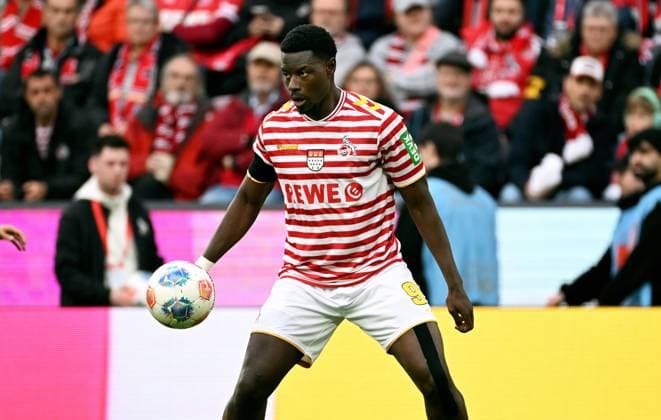 Fussball, Bundesliga, Deutschland, Herren, Saison 2025 2026, 9. Spieltag, Rhein Energie Stadion Köln, 1. FC Köln - Hamburger SV 4:1; Ragnar Ache (KOE). Aktion, Einzelbild.