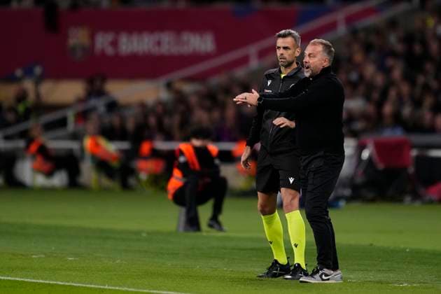 FC Barcelona, Barca v Elche CF - LaLiga EA Sports Hansi Flick head coach of Barcelona protest to referee during the La Liga EA Sports match between FC Barcelona and Elche CF at Estadi Olimpic Lluis Companys on November 2, 2025 in Barcelona, Spain. Barcelona Spain  Copyright: xJosexBretonx originalFilename:bretonhernandez-fcbarcel251102_npuyd.jpg