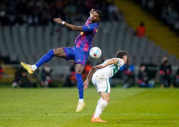 ESP: FC Barcelona, Barca - Elche CF. La Liga EA Sports. Date 11 Marcus Rashford of FC Barcelona and Adria Pedrosa of Elche CF during the La Liga EA Sports match between FC Barcelona and Elche CF played at Lluis Companys Stadium on November 2, 2025 in Barcelona, Spain. kpng Copyright: xSergioxRuizx xPRESSINx PS_251102_BAR_ELC_024