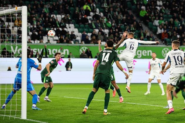 Torschütze Grischa Prömel (TSG Hoffenheim,6) trifft zum 1-2 - 1. Fussball Bundesliga Saison 2025-2026 VfL Wolfsburg vs. TSG Hoffenheim in der Volkswagen Arena in Wolfsburg - Aktion,Fussball,Deutschland,Mann,Männer,02.11.2025