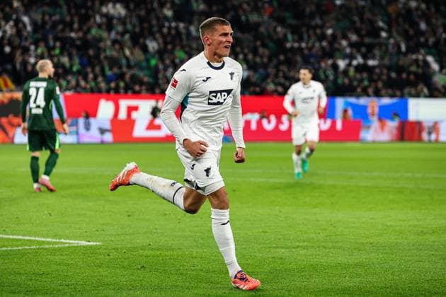 Torjubel - Torschütze Grischa Prömel (TSG Hoffenheim,6) trifft zum 1-2 - 1. Fussball Bundesliga Saison 2025-2026 VfL Wolfsburg vs. TSG Hoffenheim in der Volkswagen Arena in Wolfsburg - Aktion,Fussball,Deutschland,Mann,Männer,02.11.2025