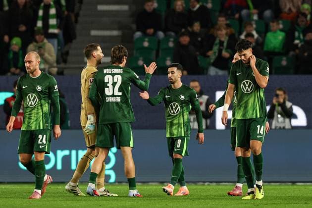 Torjubel - Torschütze Mohamed Amoura (VfL Wolfsburg,9) trifft zum 2-2 - 1. Fussball Bundesliga Saison 2025-2026 VfL Wolfsburg vs. TSG Hoffenheim in der Volkswagen Arena in Wolfsburg - Aktion,Fussball,Deutschland,Mann,Männer,02.11.2025