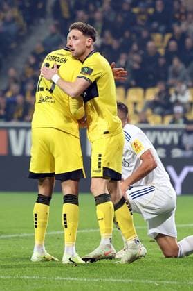 02.11.2025, xrekx, Fussball 3.Liga, Alemannia Aachen - 1.FC Saarbrücken v.l. Lamar Yarbrough (TSV Alemannia Aachen) Felix Meyer (TSV Alemannia Aachen) Kai Brünker Bruenker (1.FC Saarbruecken) (DFL DFB REGULATIONS PROHIBIT ANY USE OF PHOTOGRAPHS as IMAGE SEQUENCES and or QUASI-VIDEO) Aachen