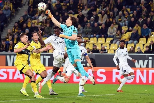 02.11.2025, xrekx, Fussball 3.Liga, Alemannia Aachen - 1.FC Saarbrücken v.l. Jan Olschowsky (TSV Alemannia Aachen) (DFL DFB REGULATIONS PROHIBIT ANY USE OF PHOTOGRAPHS as IMAGE SEQUENCES and or QUASI-VIDEO) Aachen