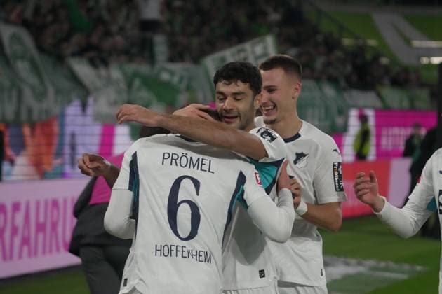 GER, 1.FBL, VfL Wolfsburg vs TSG 1899 Hoffenheim 02.11.2025, Volkswagen Arena, Wolfsburg, GER, 1.FBL, VfL Wolfsburg vs TSG 1899 Hoffenheim , im Bild Grischa Prömel (Hoffenheim) freut sich über das Tor zum 1:2. DFL regulations prohibit any use of photographs as image sequences and or quasi-video.