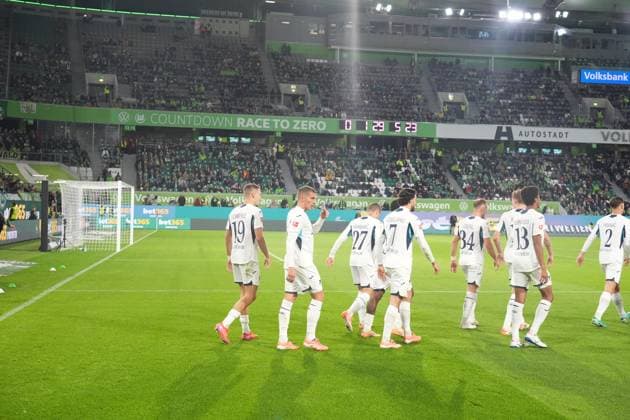 GER, 1.FBL, VfL Wolfsburg vs TSG 1899 Hoffenheim 02.11.2025, Volkswagen Arena, Wolfsburg, GER, 1.FBL, VfL Wolfsburg vs TSG 1899 Hoffenheim , im Bild Grischa Prömel (Hoffenheim) freut sich über das Tor zum 1:2. DFL regulations prohibit any use of photographs as image sequences and or quasi-video.