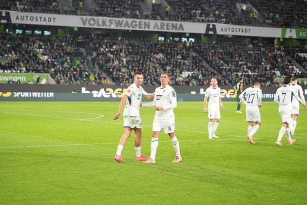 GER, 1.FBL, VfL Wolfsburg vs TSG 1899 Hoffenheim 02.11.2025, Volkswagen Arena, Wolfsburg, GER, 1.FBL, VfL Wolfsburg vs TSG 1899 Hoffenheim , im Bild Grischa Prömel (Hoffenheim) freut sich über das Tor zum 1:2. DFL regulations prohibit any use of photographs as image sequences and or quasi-video.