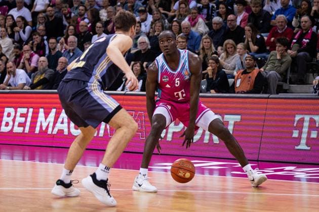 easyCredit Basketball Bundesliga, Telekom Baskets Bonn vs. ALBA Berlin, 02.11.2025 Tylan Birts (Telekom Baskets Bonn 5) -- easyCredit Basketball Bundesliga, Telekom Baskets Bonn vs. ALBA Berlin, 02.11.2025, Telekom Dome Bonn Copyright: xBEAUTIFULxSPORTS Derixx