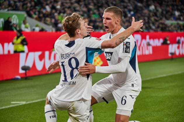 Wouter Burger (TSG 1899 Hoffenheim 18) Grischa Proemel (TSG 1899 Hoffenheim 6) Torjubel VfL Wolfsburg vs. TSG 1899 Hoffenheim, Fussball, 1 Bundesliga, 9. Spieltag, Saison 2025 2026, 02.11.2025 VfL Wolfsburg vs. TSG 1899 Hoffenheim, Fussball, 1 Bundesliga, 9. Spieltag, Saison 2025 2026, 02.11.2025 Wolfsburg Copyright: xEibner-Pressefoto Jan-FredericxHx EP_JHG