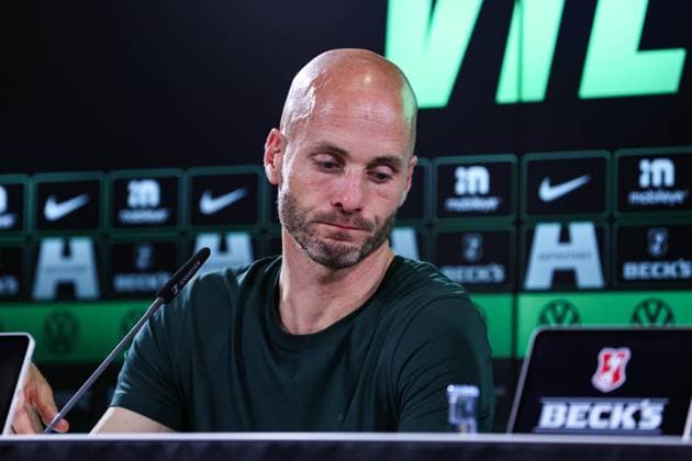 Trainer Paul Simonis (VfL Wolfsburg) - 1. Fussball Bundesliga Saison 2025-2026 Pressekonferenz VfL Wolfsburg vs. TSG Hoffenheim in der Volkswagen Arena in Wolfsburg - Fussball,Deutschland,Mann,Männer,02.11.2025