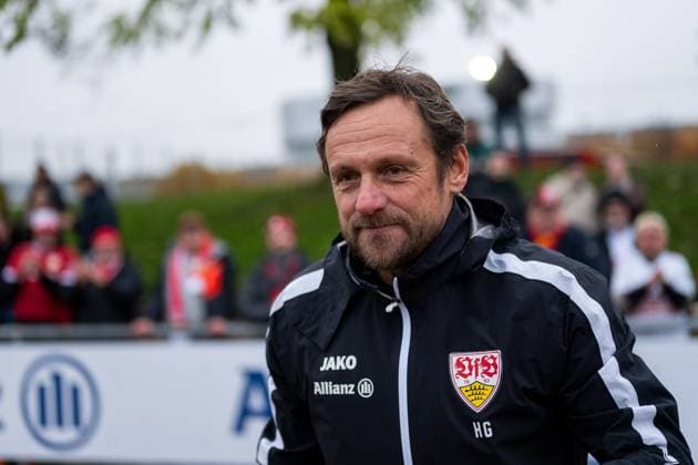 Heiko Gerber (VfB Stuttgart, Trainer) jubelt ueber den Sieg und bedankt sich bei den Fans, GER, VfB Stuttgart vs VfR SW Warbeyen, Fussball, Frauen, 2. Bundesliga, 9. Spieltag, Saison 2025 2026, 02.11.2025 GER, VfB Stuttgart vs VfR SW Warbeyen, Fussball, Frauen, 2. Bundesliga, 9. Spieltag, Saison 2025 2026, 02.11.2025 Bad Cannstatt Copyright: xEibner-Pressefoto Memmlerx EP_MMR