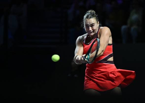 WTA, Tennis Damen Finals 2025 in Riyadh - Day Two RIYADH, SAUDI ARABIA - NOVEMBER 02: Aryna Sabalenka plays against Jasmine Paolini of Italy during their match on Day 2 of the 2025 WTA Finals, part of the Hologic WTA Tour, at King Saud University Indoor Arena in Riyadh, Saudi Arabia, on November 2, 2025. Artur Widak Anadolu Riyadh Saudi Arabia. Editorial use only. Please get in touch for any other usage.  Copyright: x2025xAnadoluxArturxWidakx