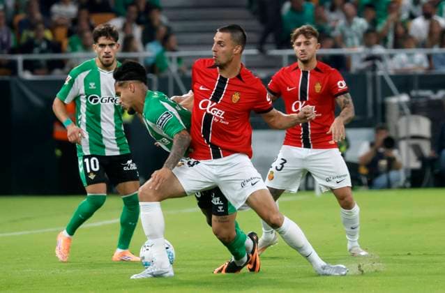 Spanish La Liga EA Sports soccer match Betis vs Mallorca at La Cartuja Stadium in Sevilla, spain. 02 November 2025 SEVILLA 02 11 2025 JORNADA 11 LIGA EA SPORTS 900 Cordon Press  900 CordonxPress LOF - Betis vs Mallorca