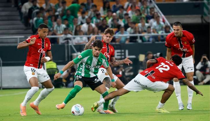 Spanish La Liga EA Sports soccer match Betis vs Mallorca at La Cartuja Stadium in Sevilla, spain. 02 November 2025 SEVILLA 02 11 2025 JORNADA 11 LIGA EA SPORTS 900 Cordon Press  900 CordonxPress LOF - Betis vs Mallorca