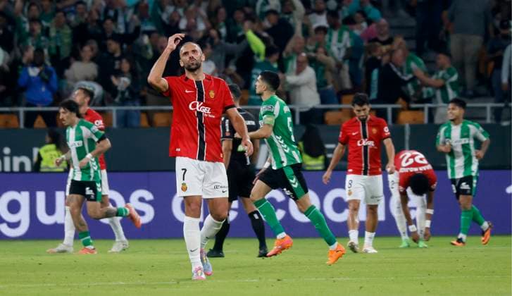 Spanish La Liga EA Sports soccer match Betis vs Mallorca at La Cartuja Stadium in Sevilla, spain. 02 November 2025 SEVILLA 02 11 2025 JORNADA 11 LIGA EA SPORTS 900 Cordon Press  900 CordonxPress LOF - Betis vs Mallorca