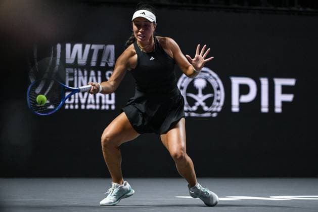 WTA, Tennis Damen Finals 2025 in Riyadh - Day Two RIYADH, SAUDI ARABIA - NOVEMBER 2: Jessica Pegula of the United States plays against compatriot Coco Gauff during their group-stage match on Day 2 of the 2025 WTA Finals, part of the Hologic WTA Tour, at King Saud University Indoor Arena in Riyadh, Saudi Arabia, on November 2, 2025. Artur Widak Anadolu Riyadh Saudi Arabia. Editorial use only. Please get in touch for any other usage.  Copyright: x2025xAnadoluxArturxWidakx