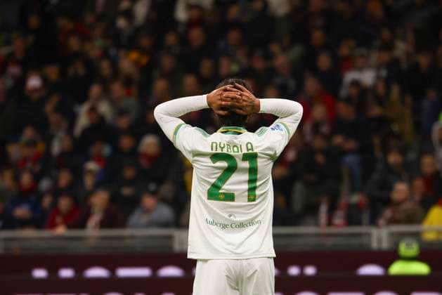 AC Milan v AS Roma - Serie A Paulo Dybala plays during the Serie A match between AC Milan and AS Roma at Giuseppe Meazza stadium in Milano, Italy, on November 2, 2025. Milano Italy  Copyright: xMairoxCinquettix originalFilename:cinquetti-acmilanv251102_npL19.jpg