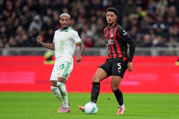 AC Milan s Koni De Winter during the Serie A soccer match between Milan and Roma at the San Siro Stadium in Milan , north Italy - Sunday , November 02 , 2025. - Soccer .  Copyright: xSpada LaPressex