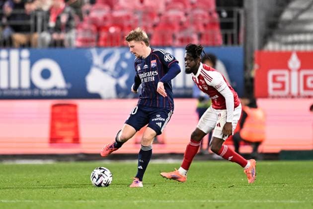 Stade Brestois 29 v Olympique Lyonnais - Ligue 1 McDonald s 02 Bradley LOCKO (sb29) - 10 Pavel SULC (ol) during the Ligue 1 McDonald s match between Stade Brestois 29 and Olympique Lyonnais at Stade Francis Le Ble on November 2, 2025 in Brest, France. Brest France  Copyright: xFEPx 776348191