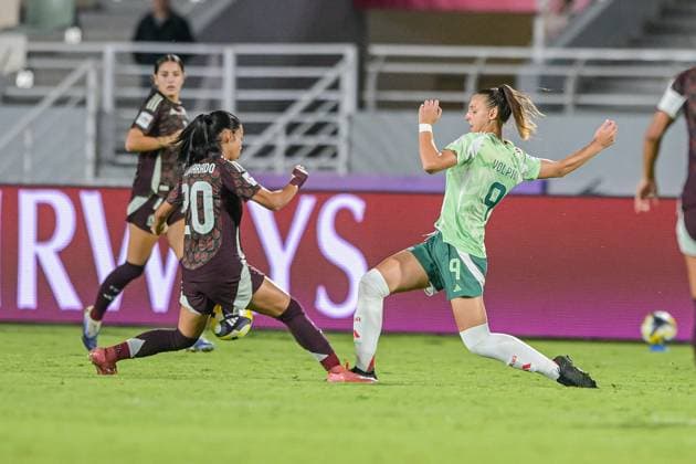 9 Volpini (Forward) of Italy U-17 contrast with 20 Alvarado V. (Defender) of Mexico U-17 is in action during the FIFA U-17 Women s World Cup Morocco 2025 quarter-final match between Mexico and Italy in Rabat, Morocco, on November 2, 2025, at the Olympic Stadium  Copyright: xAndreaxAmato IPAxSportx xipa-agency.netx xx IPA_67418385 IPA_Agency_IPA67418385