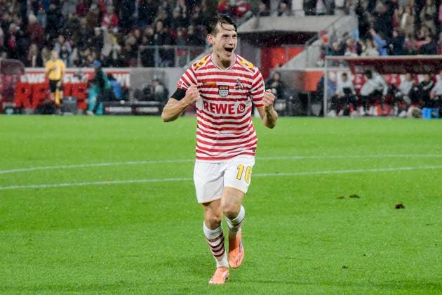 Jakub Kaminski (Koeln 16) jubelt nach dem Tor zum 4:1 02.11.2025 Fussball 1. FC Koeln vs Hamburger SV, Rheinenergiestadion, Koeln, DFB DFL REGULATIONS PROHIBIT ANY USE OF PHOTOGRAPHS AS IMAGE SEQUENCES AND OR QUASI-VIDEO