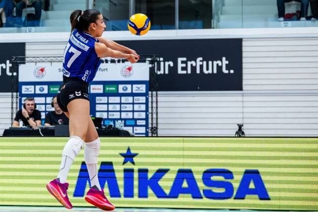 02.11.2025, GER, Volleyball, Frauen, 1.BL, Hauptrunde, Saison 25 26, Schwarz-Weiss Erfurt - Allianz MTV Stuttgart Julia De Paula Viana (Allianz MTV Stuttgart) 99089 Erfurt Sporthalle Sportanlage Rieths Thüringen Deutschland