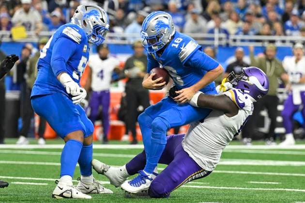 DETROIT, MI - NOVEMBER 02: Minnesota Vikings DT Jalen Redmond (61) sacks Detroit Lions Quarterback Jared Goff (16) during the game between Minnesota Vikings and Detroit Lions on November 2, 2025 at Ford Field in Detroit, MI ( CSM) Detroit United States - ZUMAc04_ 20251102_zma_c04_040 Copyright: xAllanxDranbergx