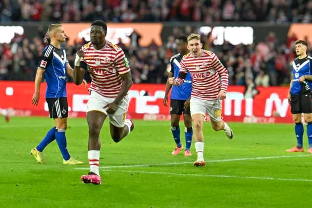 GER, 1.FBL, 1. FC Koeln vs. Hamburger SV 02.11.2025, Rheinenergie Stadion, Koeln, GER, 1.FBL, 1. FC Koeln vs. Hamburger SV, im Bild: 1:0 fuer Koeln durch Ragnar Ache (FC Koeln 9), Torjubel Jubel Jubellauf, mit Ãsak Jòhannesson (FC Koeln 18),