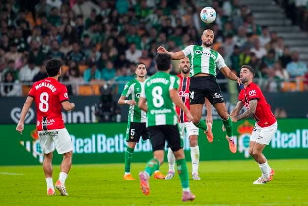 November 2, 2025, Sevilla, Sevilla, SPAIN: Sofyan Amrabat of Real Betis in action during the Spanish league, LaLiga EA Sports, football match played between Real Betis and RCD Mallorca at La Cartuja stadium on November 2, 2025, in Sevilla, Spain. Sevilla SPAIN - ZUMAa181 20251102_zaa_a181_268 Copyright: xJoaquinxCorcherox