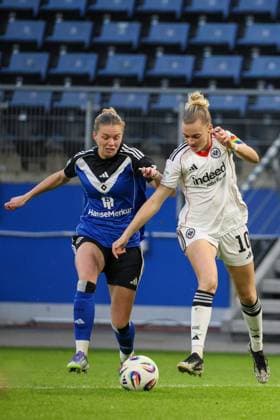 Hamburg, Deutschland 02. November 2025: 1. BL - Frauen - 2025 2026 - Hamburger SV vs. Eintracht Frankfurt Im Bild: v.li. im Zweikampf Annaleen Böhler Boehler (HSV) und Laura Freigang (Frankfurt) DFB regulations prohibit any use of photographs as image sequences and or quasi-video Volksparkstadion Hamburg Copyright: xFotostandx xFantinix