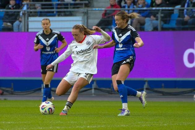 02.11.2025, xgrfx, Fussball Google Pixel Frauen-Bundesliga, Hamburger SV - Eintracht Frankfurt v.l. Lisanne Gräwe (Eintracht Frankfurt), Annalena Wucher (Hamburger SV) (DFL DFB REGULATIONS PROHIBIT ANY USE OF PHOTOGRAPHS as IMAGE SEQUENCES and or QUASI-VIDEO) Hamburg