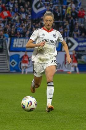 02.11.2025, xgrfx, Fussball Google Pixel Frauen-Bundesliga, Hamburger SV - Eintracht Frankfurt v.l. Rebecka Blomqvist (Eintracht Frankfurt) (DFL DFB REGULATIONS PROHIBIT ANY USE OF PHOTOGRAPHS as IMAGE SEQUENCES and or QUASI-VIDEO) Hamburg