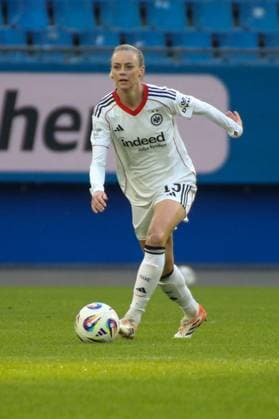 02.11.2025, xgrfx, Fussball Google Pixel Frauen-Bundesliga, Hamburger SV - Eintracht Frankfurt v.l. Amanda Ilestedt (Eintracht Frankfurt) (DFL DFB REGULATIONS PROHIBIT ANY USE OF PHOTOGRAPHS as IMAGE SEQUENCES and or QUASI-VIDEO) Hamburg